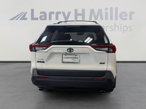 Certified 2025 Toyota RAV4 XLE w/ Convenience Package FWD image 4