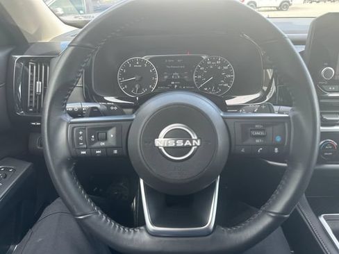 Used 2025 Nissan Pathfinder SV AWD/4WD image 12