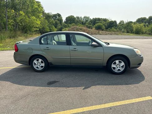 Used 2005 Chevrolet Malibu LS w/ Preferred Equipment Group FWD image 4
