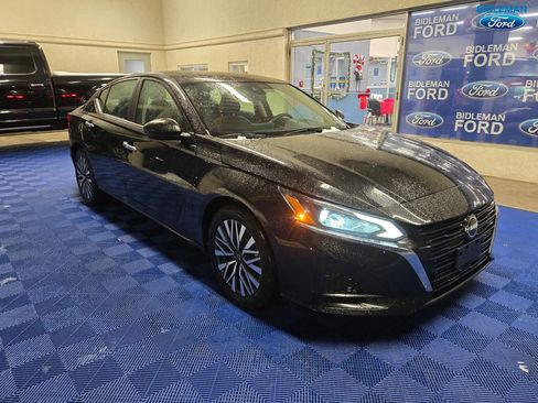 Used 2024 Nissan Altima 2.5 SV image 1