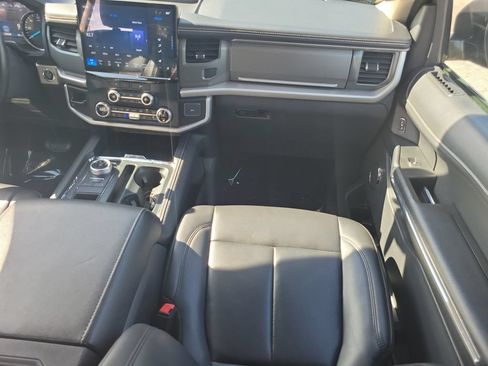 Used 2024 Ford Expedition XLT RWD image 18