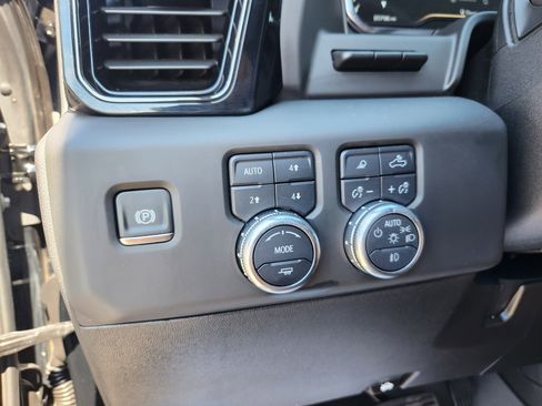 Used 2025 GMC Sierra 2500 AT4 w/ AT4 Premium Plus Package image 7