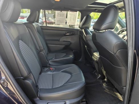 Used 2023 Toyota Highlander XSE AWD/4WD image 19