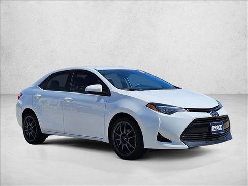 Used 2017 Toyota Corolla LE FWD image 3