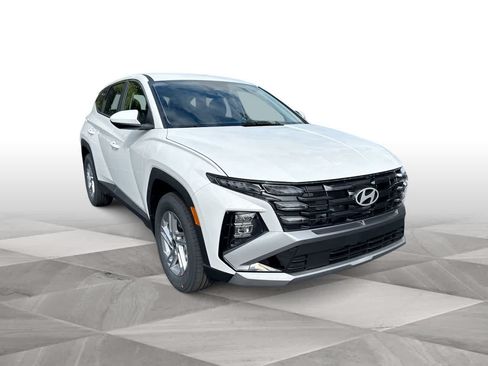 Used 2026 Hyundai Tucson SE FWD image 2