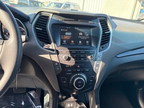 Used 2017 Hyundai Santa Fe SE FWD image 26