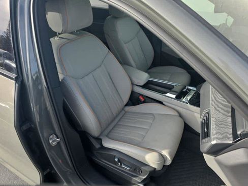 Used 2023 Audi e-tron Chronos w/ Chronos Package image 12