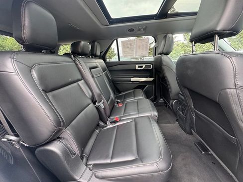 Used 2022 Ford Explorer XLT AWD/4WD image 37