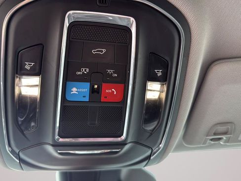 Used 2023 Jeep Grand Cherokee Limited AWD/4WD image 18