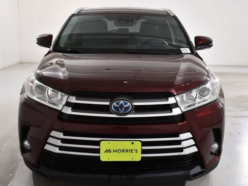 Used 2019 Toyota Highlander XLE AWD/4WD image 3