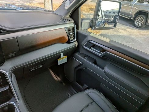 New 2026 GMC Sierra 2500 Denali w/ Denali Reserve Package image 17