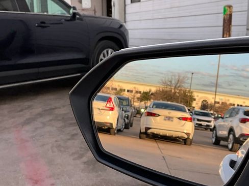 Used 2025 Hyundai Elantra Limited image 21