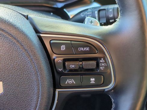 Certified 2022 Kia Niro EX Premium image 13