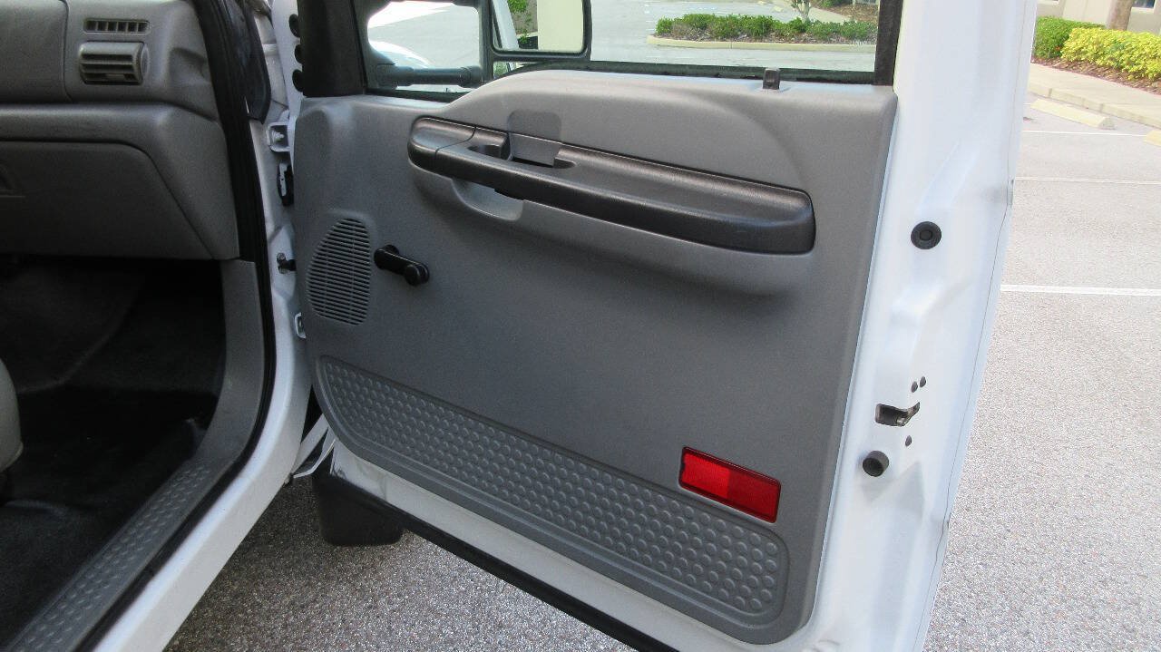 Used 2007 Ford F550 2WD Regular Cab Super Duty image 32