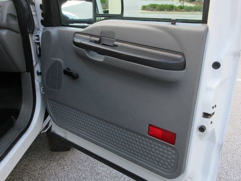 Used 2007 Ford F550 2WD Regular Cab Super Duty image 32