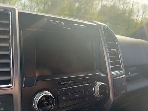 Used 2015 Ford F150 Platinum w/ Equipment Group 701A Luxury image 15