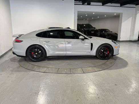 Used 2022 Porsche Panamera GTS image 21