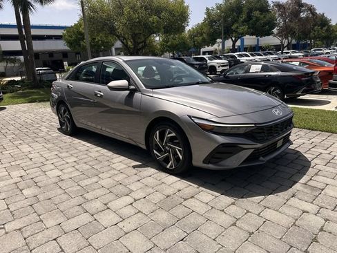 Used 2025 Hyundai Elantra SEL FWD image 16