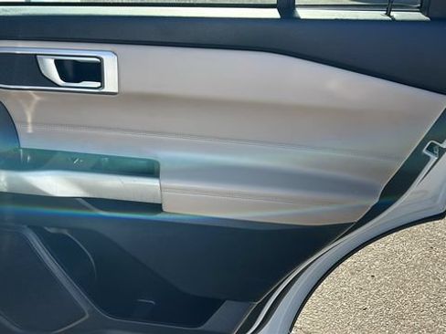 Certified 2022 Ford Explorer XLT RWD image 12