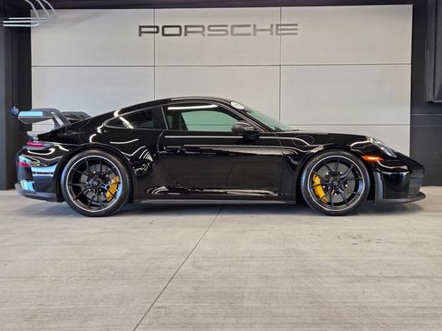 Certified 2026 Porsche 911 GT3 w/ Weissach Package RWD image 31