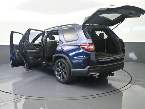 Used 2025 Honda Pilot Sport image 4
