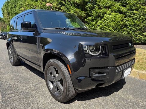 Used 2023 Land Rover Defender 110 X-Dynamic SE image 8