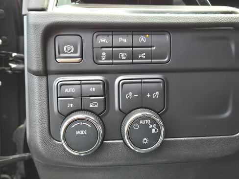 Used 2025 Chevrolet Tahoe LT AWD/4WD image 16