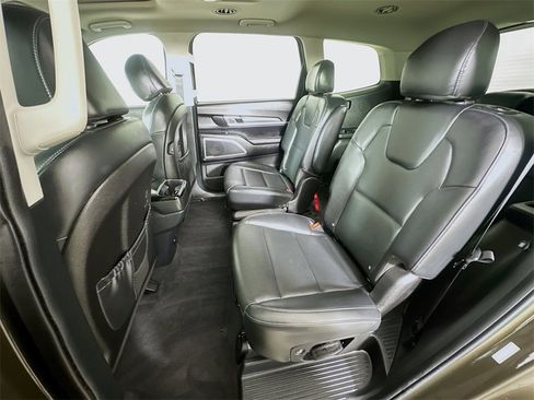 Used 2021 Kia Telluride S image 32