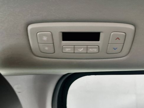 Used 2025 Kia Carnival FWD image 27