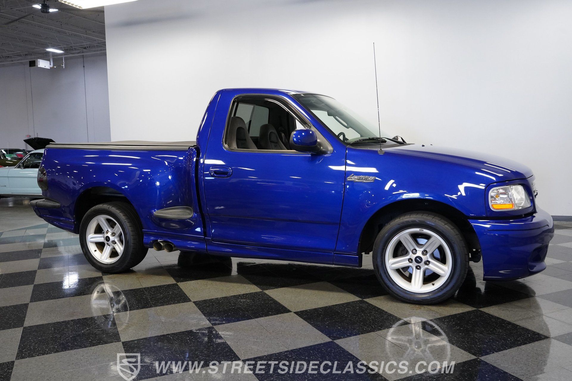 Used 2003 Ford F150 Lightning RWD image 16