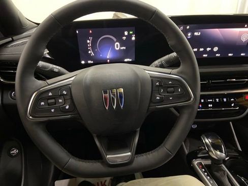 Used 2025 Buick Envista Avenir FWD image 53