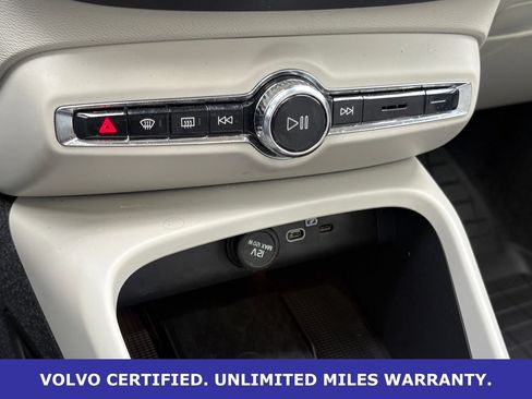 Certified 2023 Volvo XC40 B5 Plus w/ Protection Package Premier AWD/4WD image 19