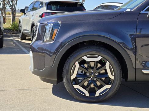 New 2025 Kia Telluride S image 5