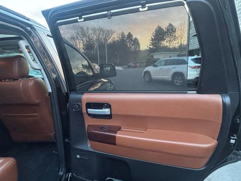 Used 2015 Toyota Sequoia Platinum image 15