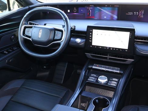 Used 2024 Lincoln Nautilus Reserve w/ Equipment Group 202A image 11