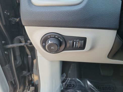 Used 2021 Jeep Compass Latitude FWD image 27