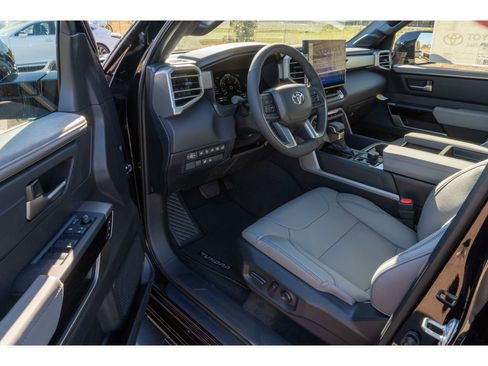 Used 2026 Toyota Tundra Limited AWD/4WD image 9