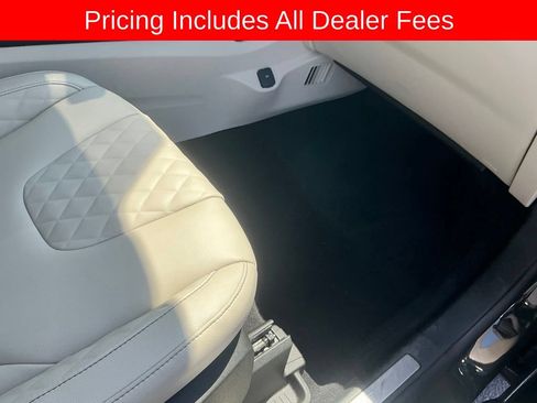 Used 2023 Ford Edge Titanium AWD/4WD image 21