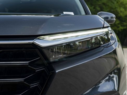 Used 2025 Honda CR-V EX-L image 11
