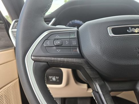 Used 2024 Jeep Grand Cherokee L Limited AWD/4WD image 24