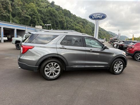 Used 2023 Ford Explorer Limited w/ Equipment Group 301A AWD/4WD image 3