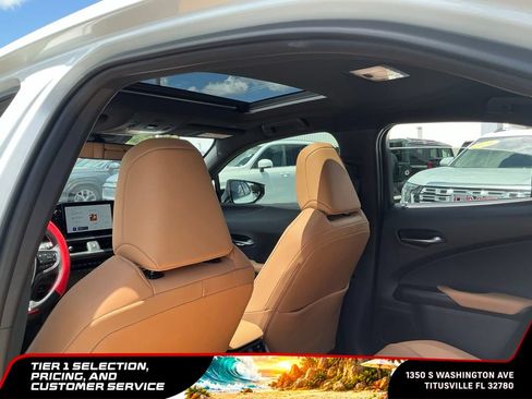 Used 2025 Lexus UX 300h FWD image 28