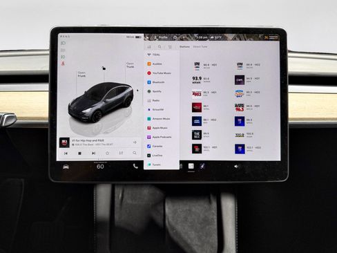 Used 2022 Tesla Model Y Long Range AWD/4WD image 9