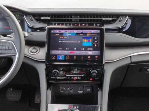 Used 2023 Jeep Grand Cherokee 4WD 4xe image 18