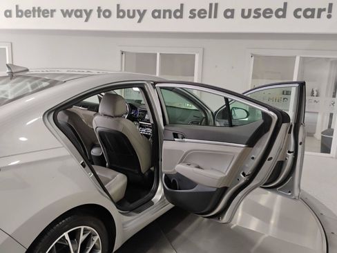 Used 2020 Hyundai Elantra Limited FWD image 38