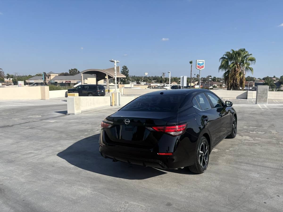 Used 2025 Nissan Sentra SV FWD image 33