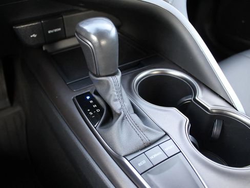 Used 2023 Toyota Camry SE image 18