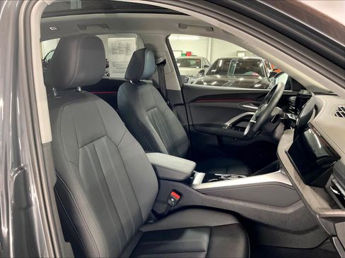 Used 2025 Audi Q5 Premium w/ Convenience Package image 10