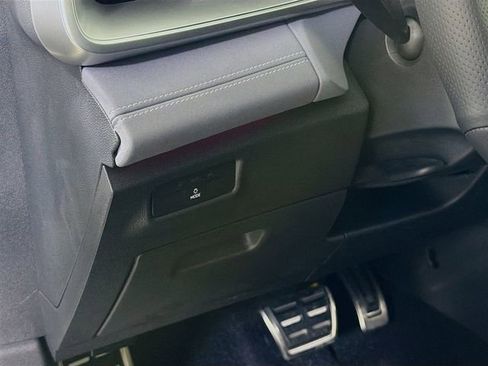 New 2026 Volkswagen Tiguan SE R-Line image 10