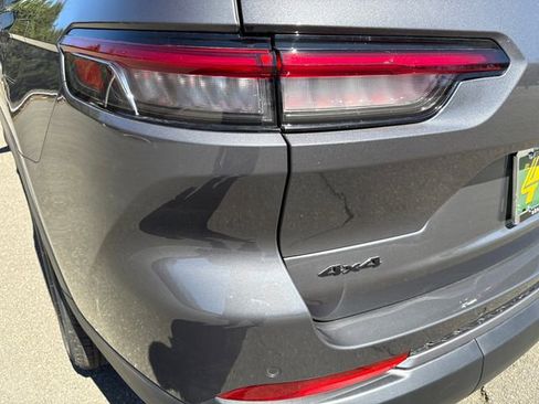 New 2026 Jeep Grand Cherokee L 4WD image 12